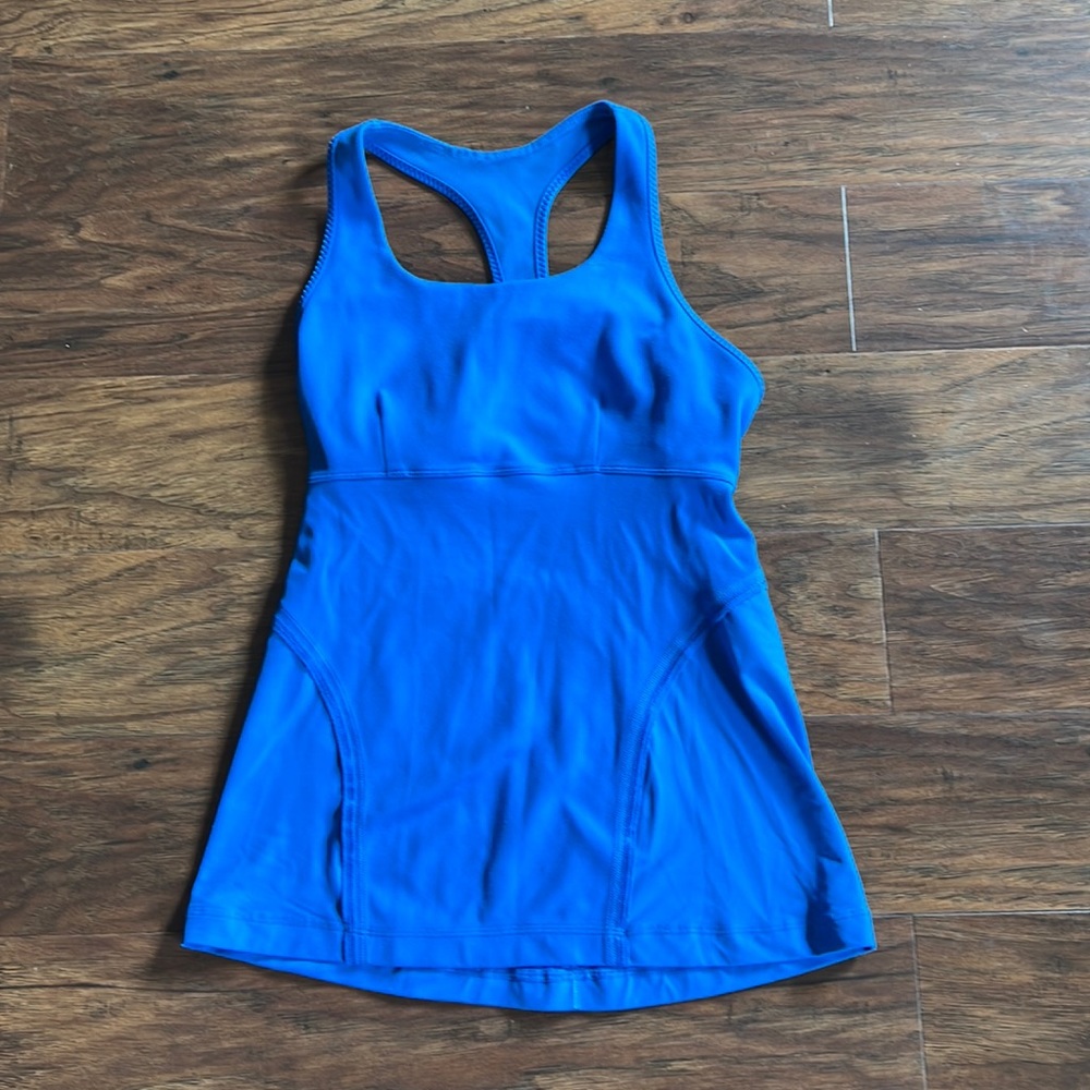 EUC size 6 Lululemon workout tank with built in bra
